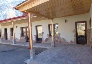 Гостевой дом Vaso-Levani House Степанцминда Двухместный номер с 1 кроватью и собственной ванной комнатой-1